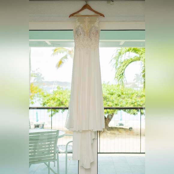 Allure Bridals wedding dress - Picture 5 of 9